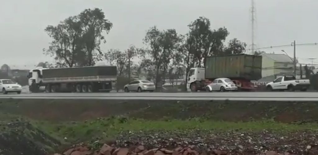 Carreta Pane Mec Nica Causa Congestionamento No Contorno Sul