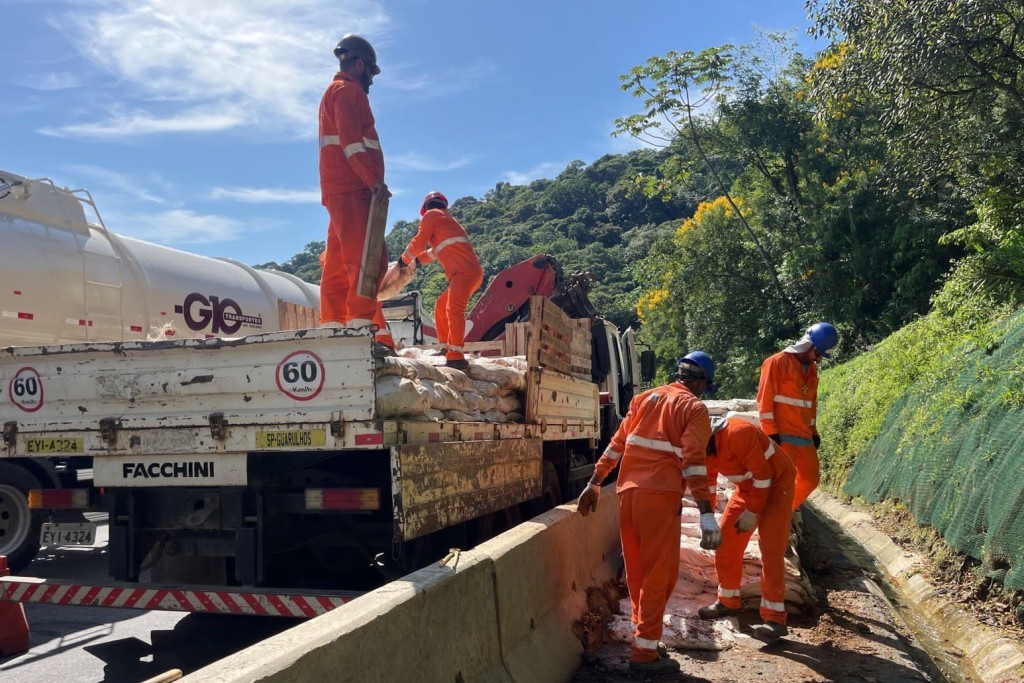 Obra De Recupera O Da Br Avan A Instala O De Tela Met Lica De