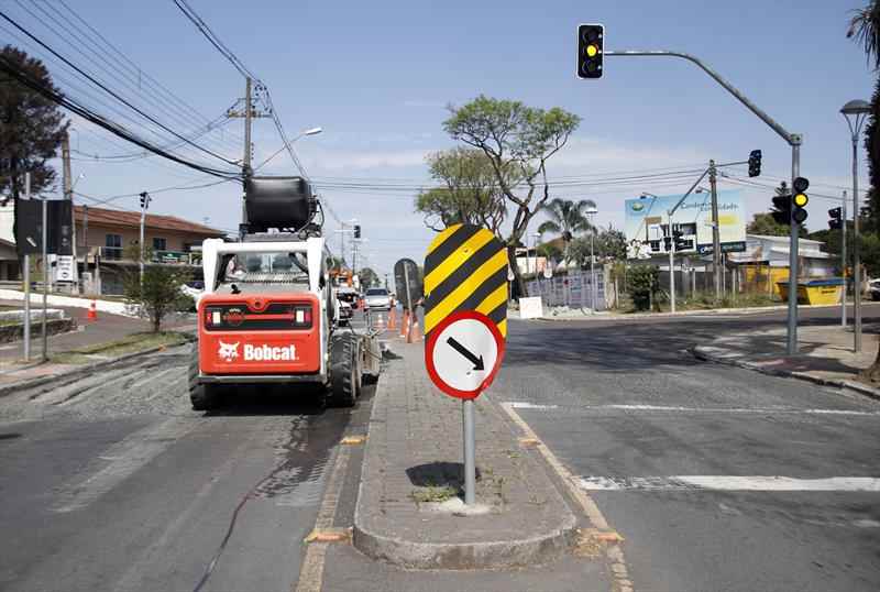 Avenida Toaldo Túlio Semáforos Santa Felicidade Regional