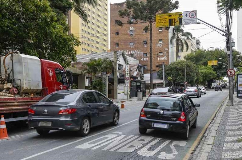 Faixas exclusivas para ônibus