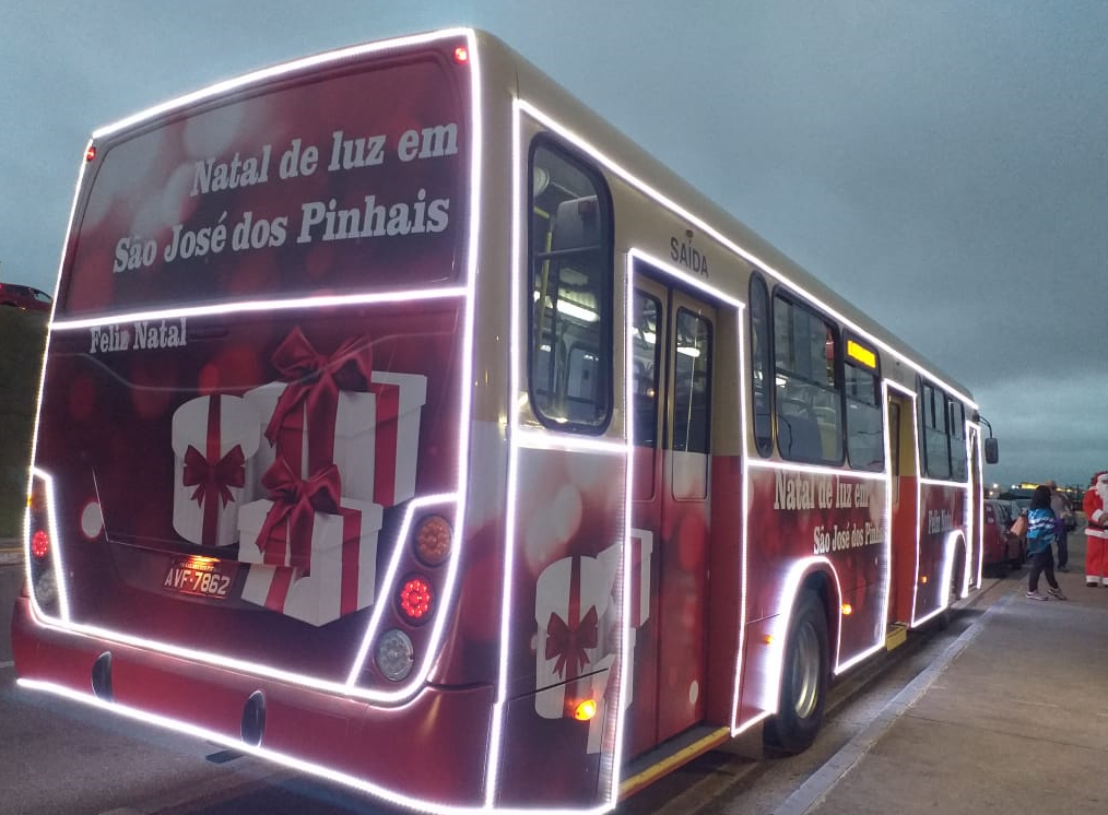 Ônibus natalino em São José dos Pinhais