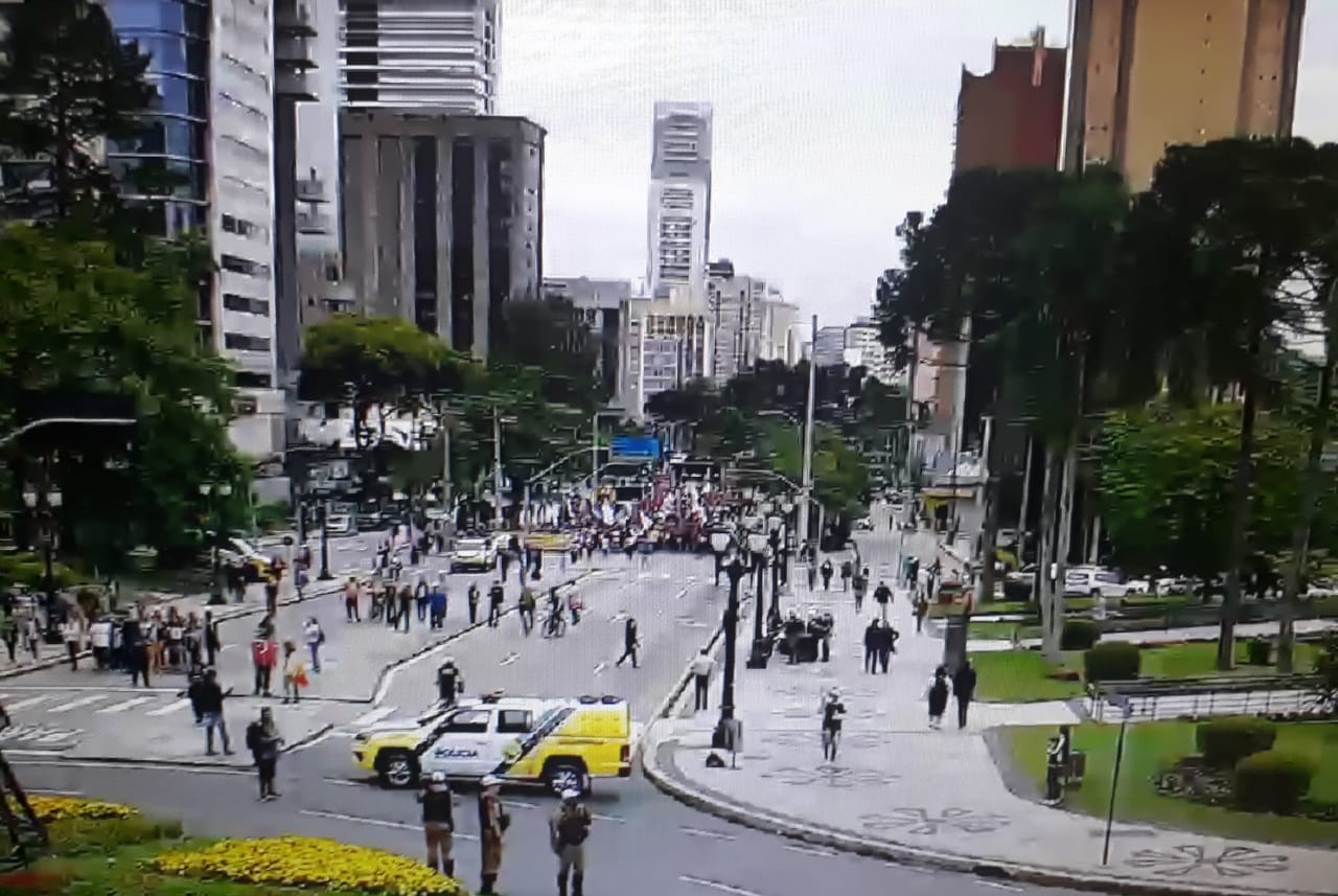 Protesto no Centro Cívico