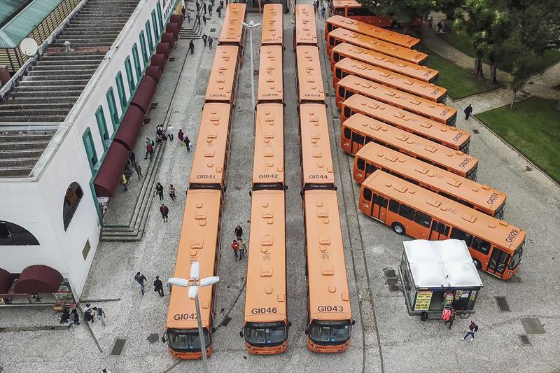 Novos ônibus na Praça Rui Barbosa
