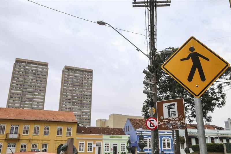 Placas de trânsito em Curitiba