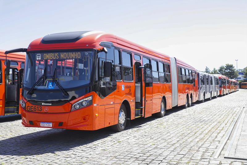 Ônibus Novos Vermelho