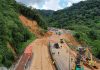 Deslizamento de terra bloqueia BR-376 em Guaratuba
