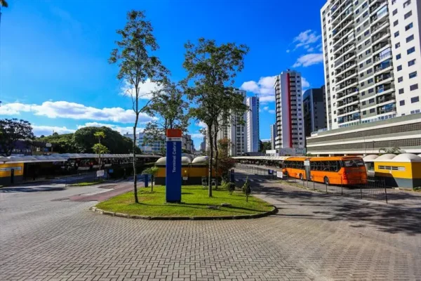Terminal do Cabral terminaia de ônibus de curitiba