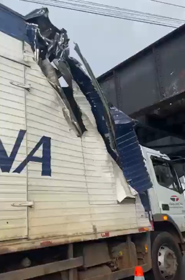 caminhão na ponte