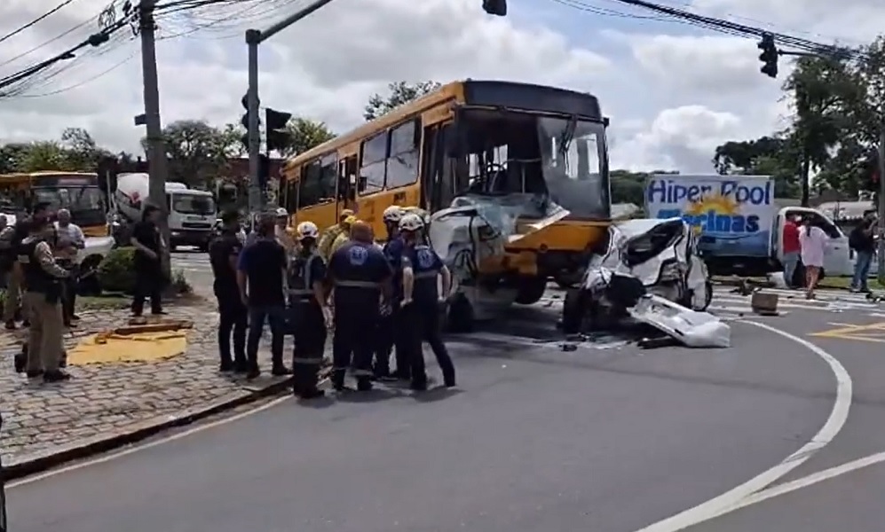 acidente bus curitiba