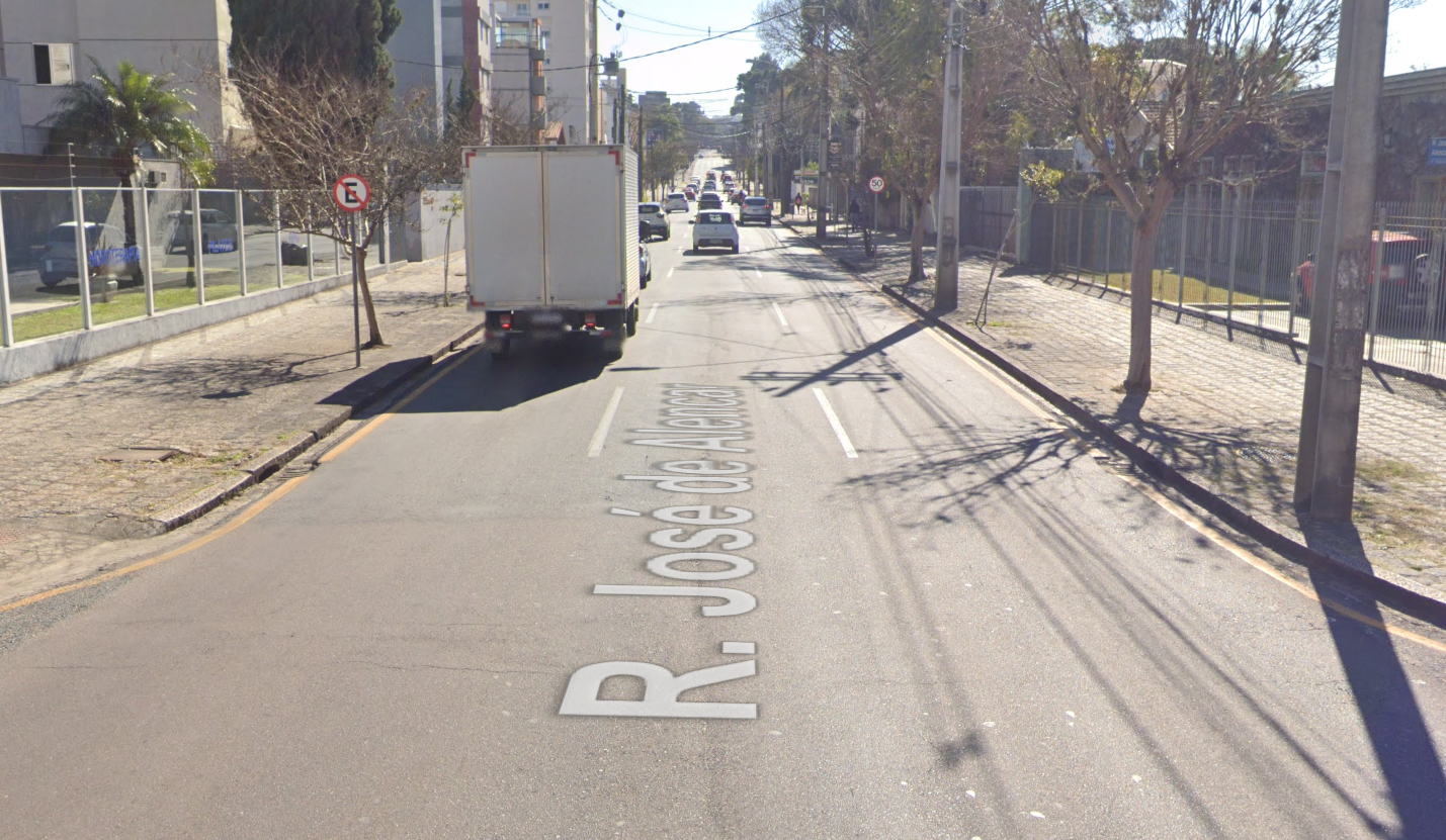 Rua José de Alencar no Juvevê