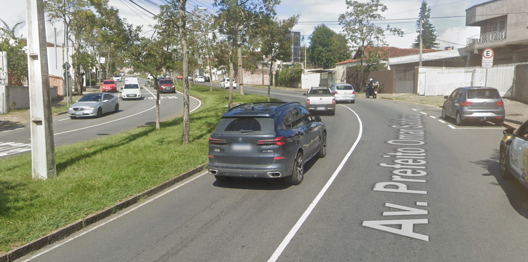 Avenida Prefeito Omar Sabbag no Jardim Botânico