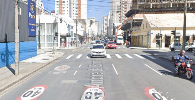 Rua André de Barros com a Rua Barão do Rio Branco no Centro de Curitiba