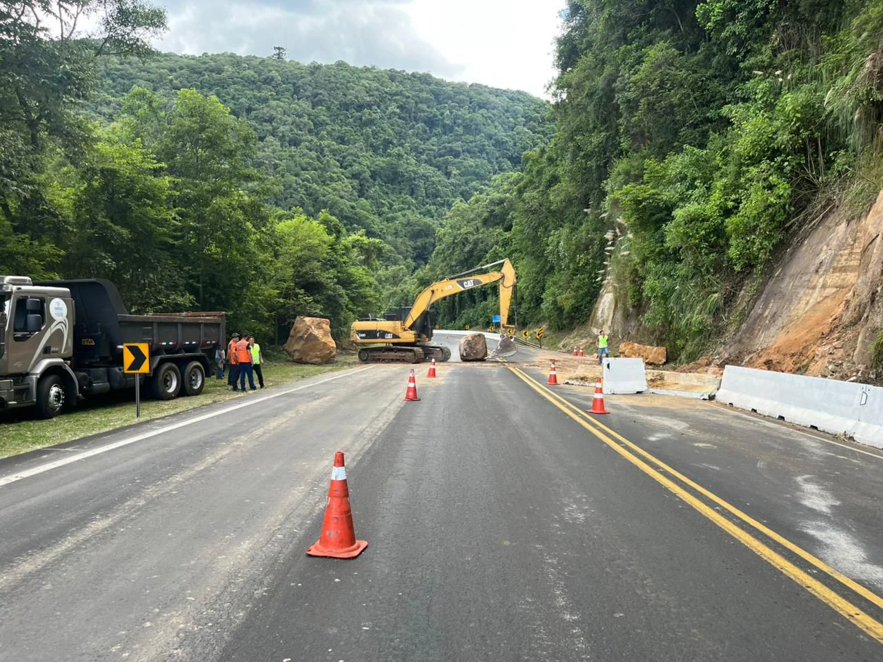 remoção das rochas br-277
