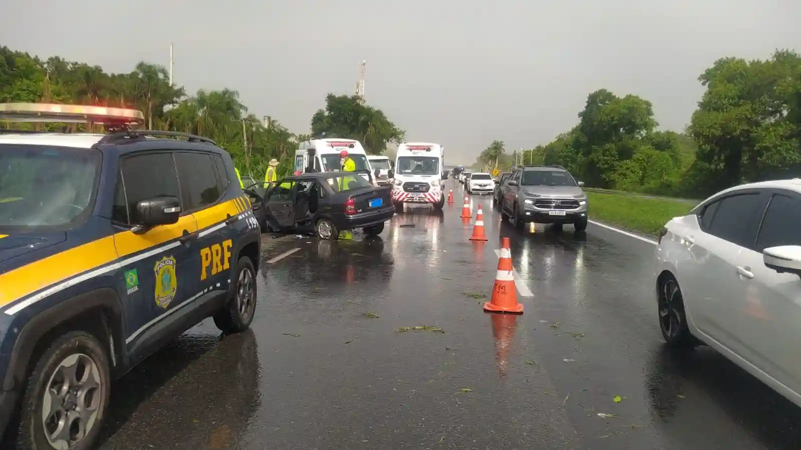 Sinistro de trânsito envolvendo 2 automóveis br-277 paranaguá