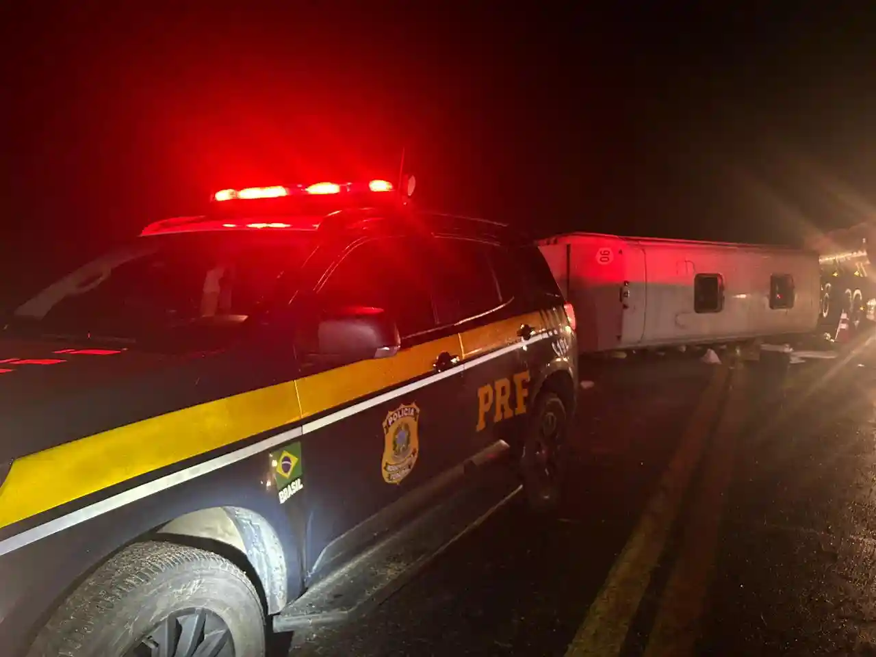 micro-ônibus com placas do Paraguai