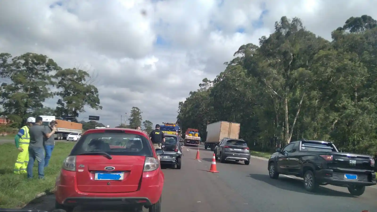 contorno sul br-376 sinistro de trânsito tipo engavetamento ocorrido