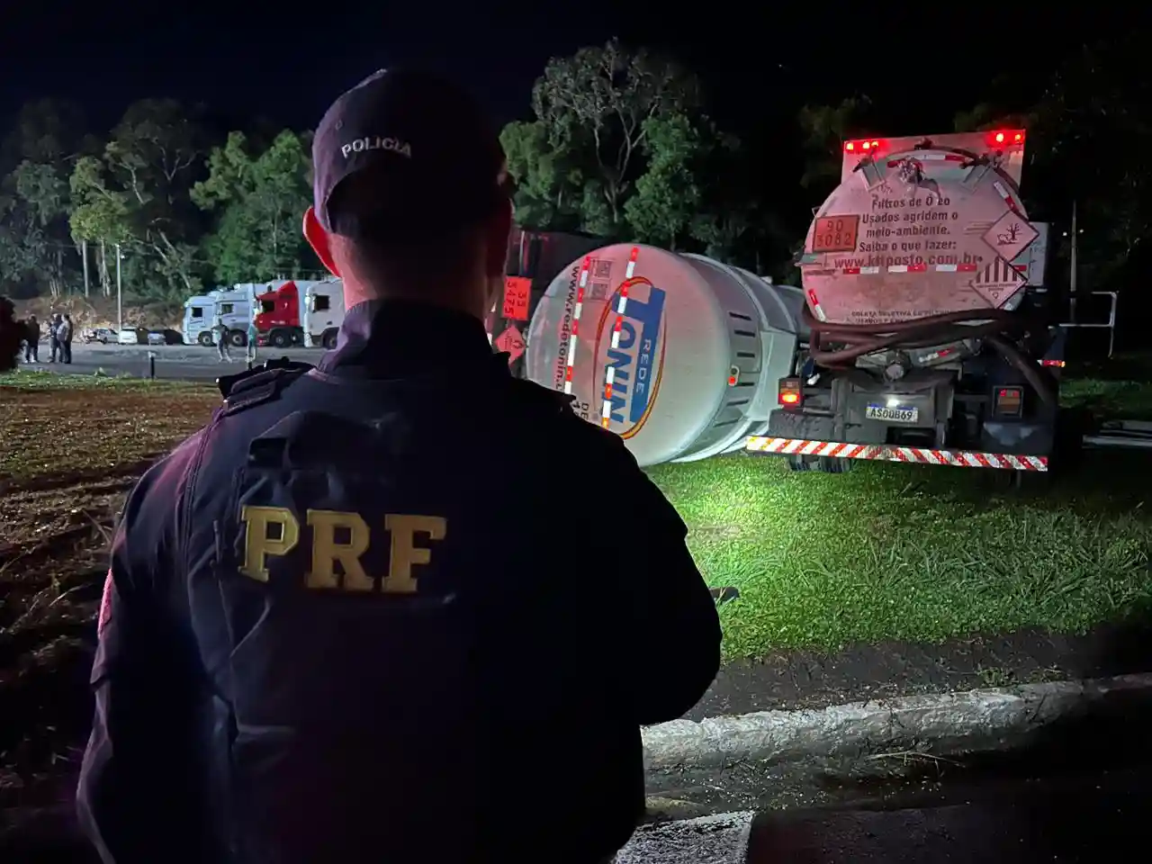 dois veículos de carga