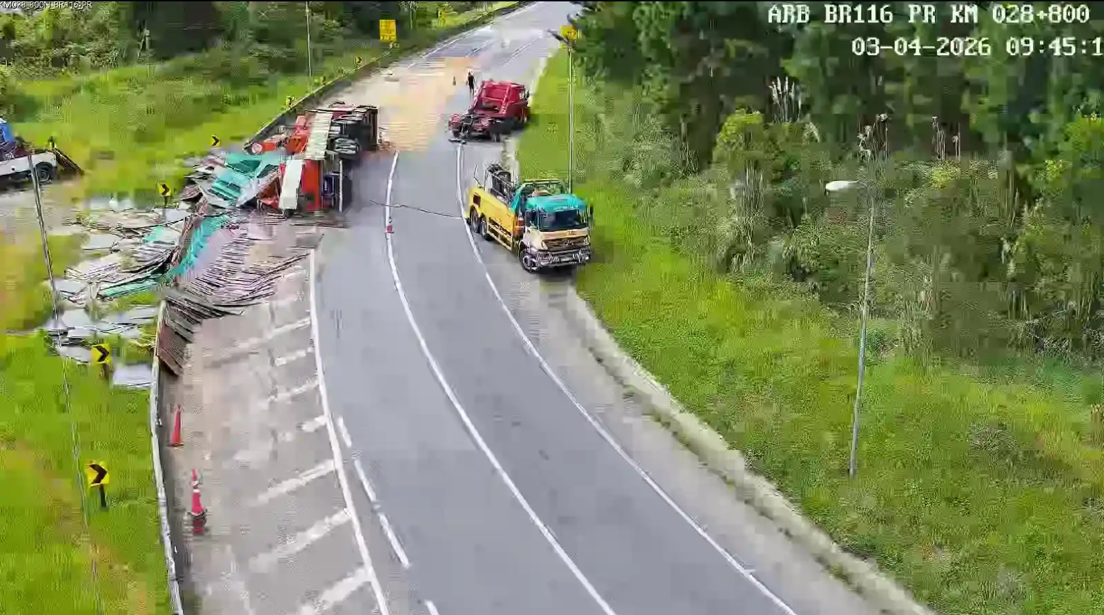 BR-116 sinistro de trânsito envolvendo caminhão