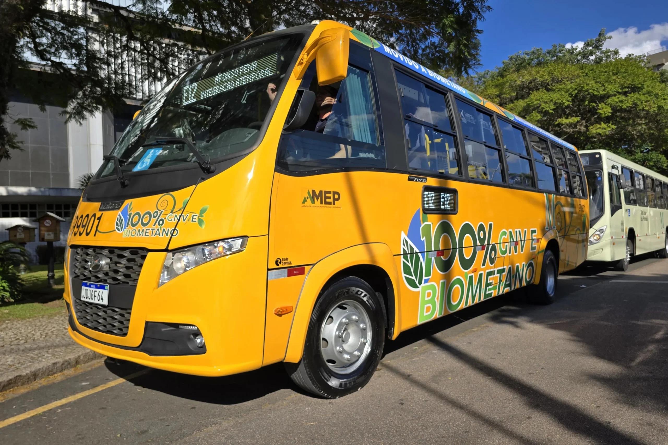 ônibus movido a GNV e biometano