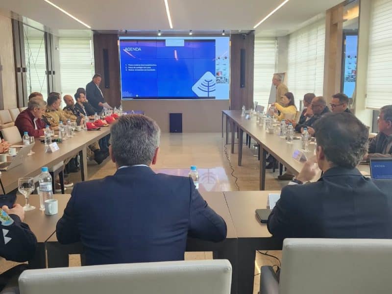 Reunião tripartite